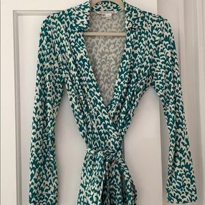 Auth DVF collared wrap dress- vintage print, sz8